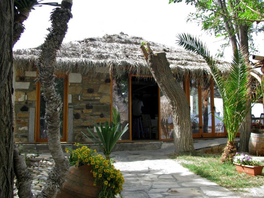 Lysistrata Bungalows Potos Exterior foto